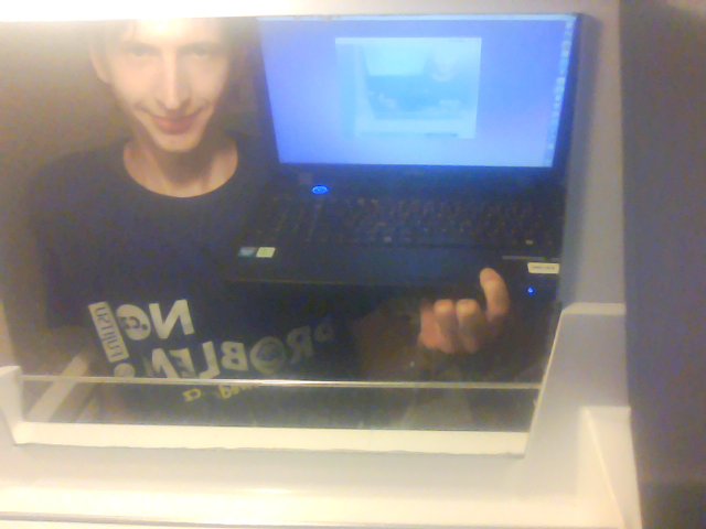 Přitáhl jsem si k sobě notebook Fujitsu :)