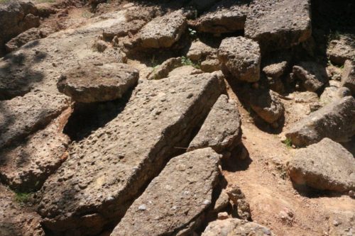 Beton na bosenské pyramidě Slunce