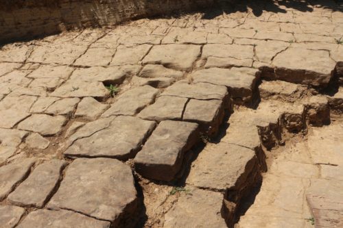 Dlažba na bosenské pyramidě Měsíce
