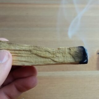 Vykuřovadlo Palo Santo ("Svaté dřevo") - celá dřívka