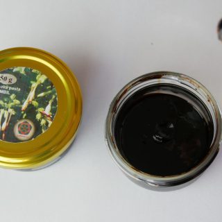 Pasta Ambil od indiánů Huitoto z Kolumbie