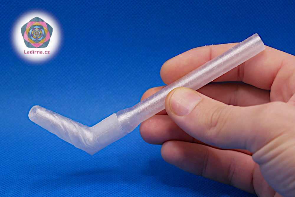 Toběfuk neboli "nešamanské tépi" - foukačka na rapé z 3D tiskárny, bílý plast