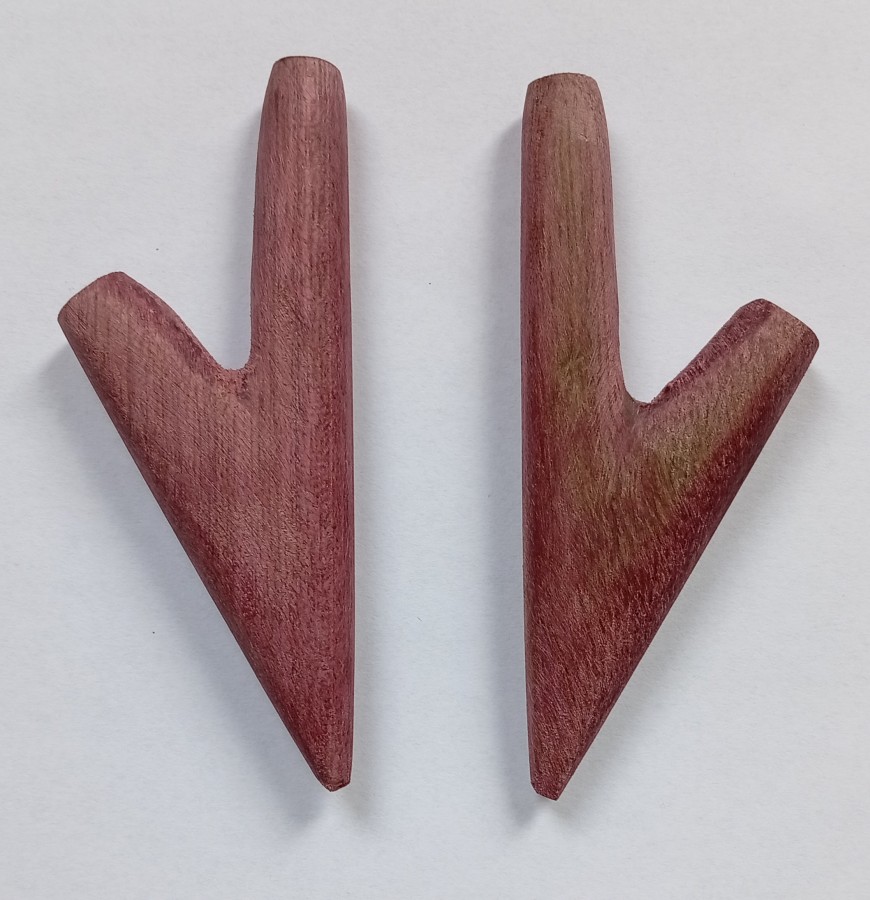 Dřevěné kuripe z Peru, dřevo fialové